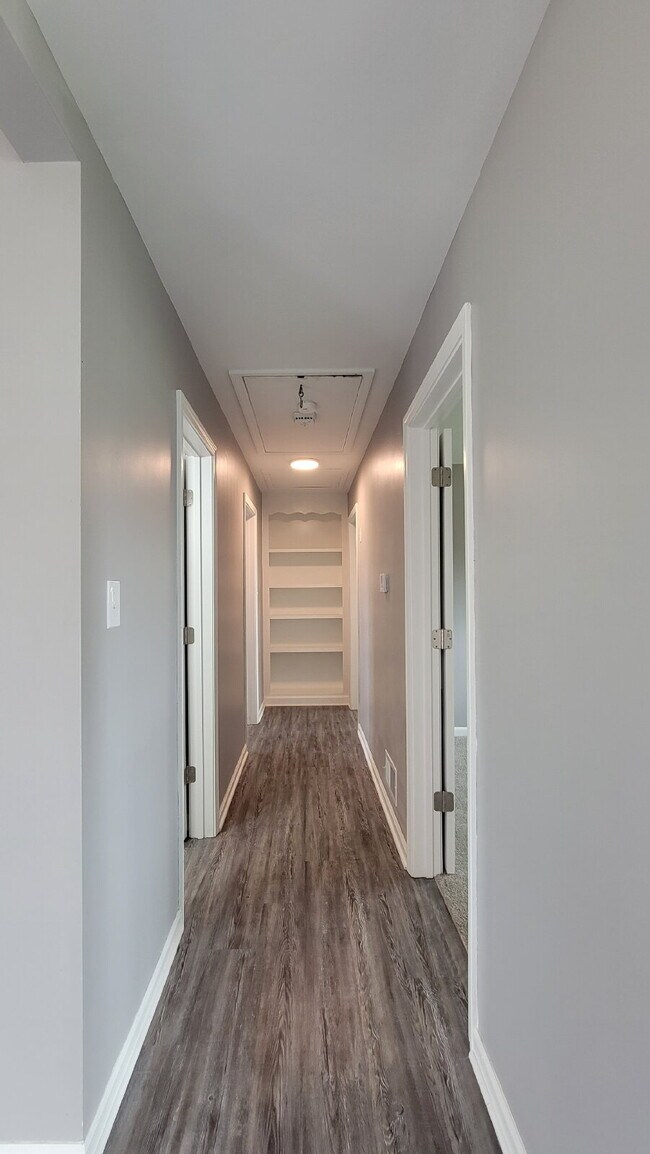 Building Photo - Spacious 3 Bedroom Home in District 6 – Re...