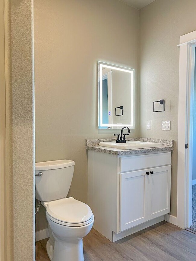 Building Photo - Pet Friendly 2 bed/ 2 bath unit at Soldier Ridge!