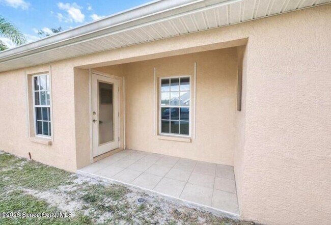 Building Photo - 1196 Goldenrod Cir NE