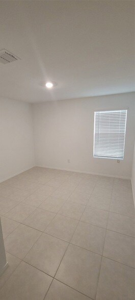 Building Photo - 2636 Turtle Dove Dr