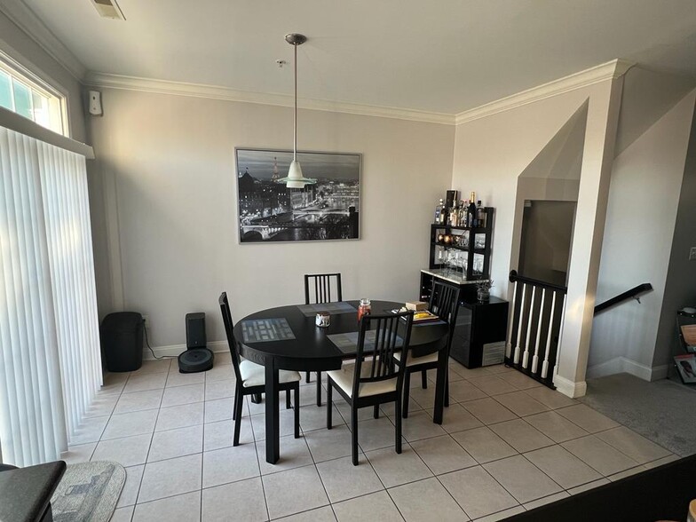 Kitchen - 819 Ramsay St