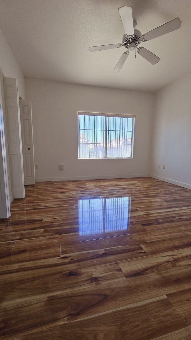 Building Photo - 4465 E Paradise Vlg Pkwy S