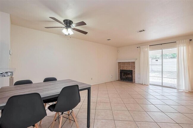 Building Photo - 2030 Plantation Dr
