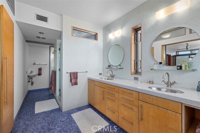 Building Photo - 604 33rd St