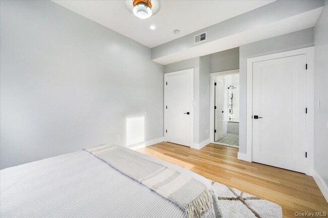 Building Photo - 260 W Main St