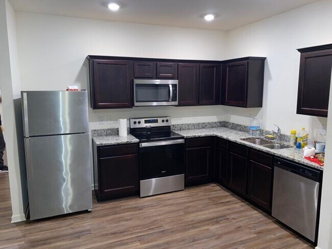Building Photo - 3063 Tarian Way