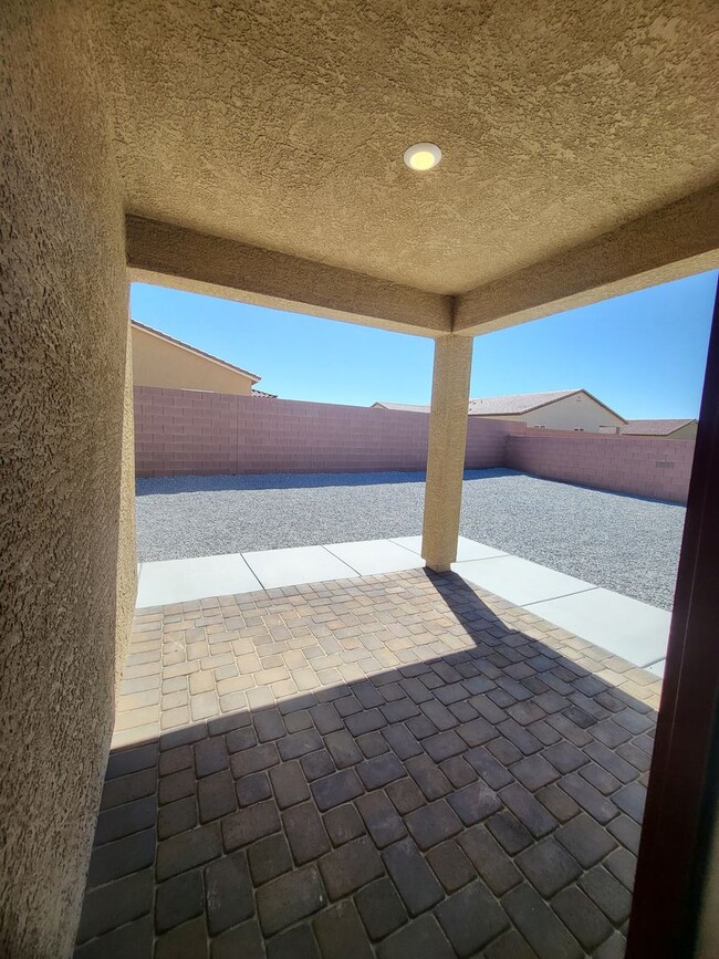 Building Photo - RIVERSTONE CELEBRATE HOMES - Hawk Ave.