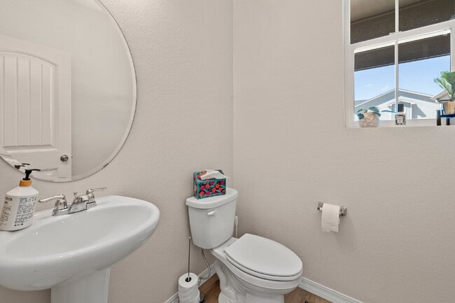 Building Photo - Bright and Beautiful Home with Gourmet Kitchen & Hardwood Floors