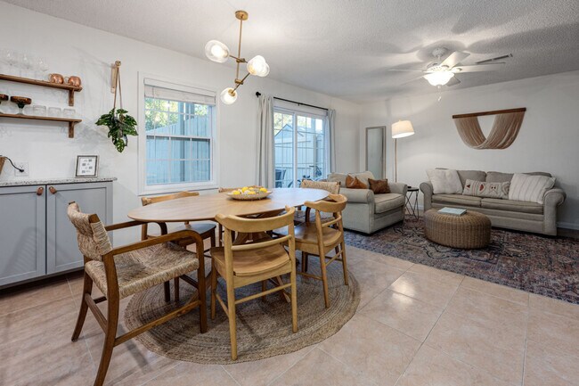 Building Photo - 17462 Front Beach Rd