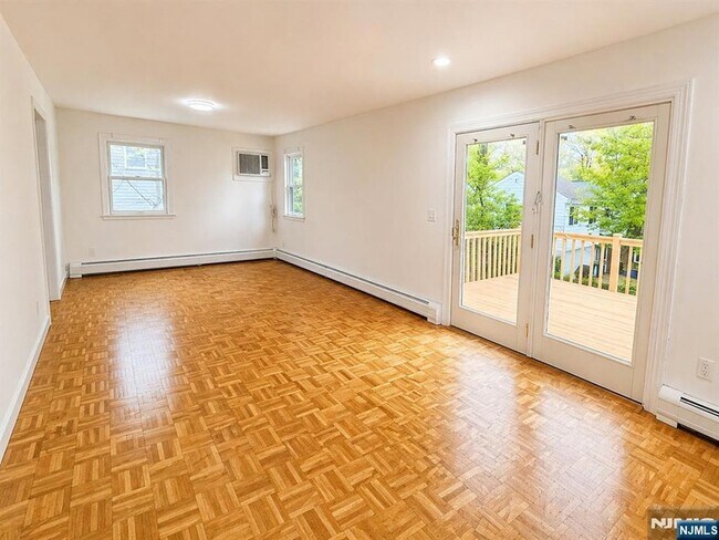 Building Photo - 1106 Bromley Ave