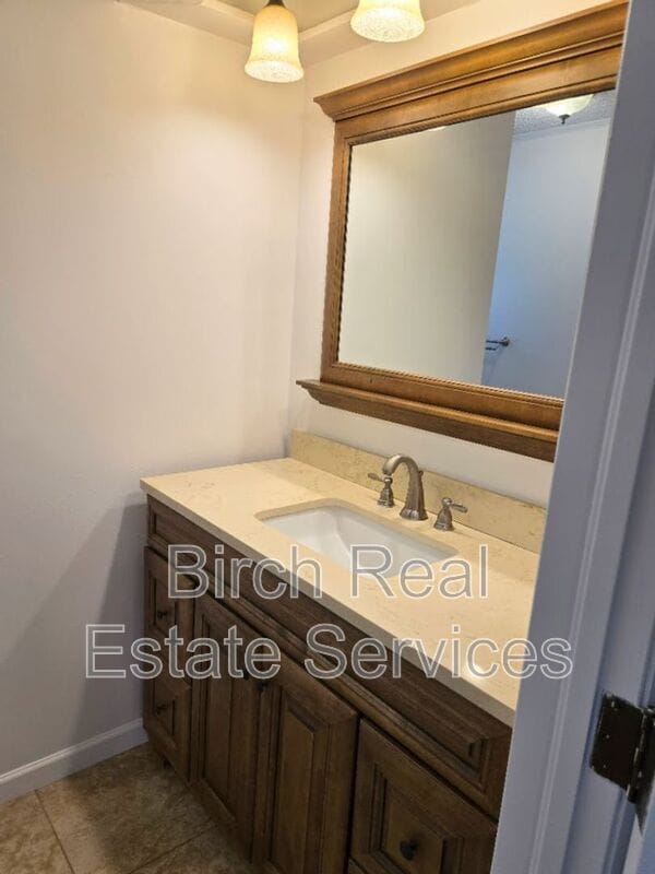 Building Photo - 733 Scotland St