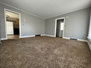 Building Photo - 812 7th Ave S