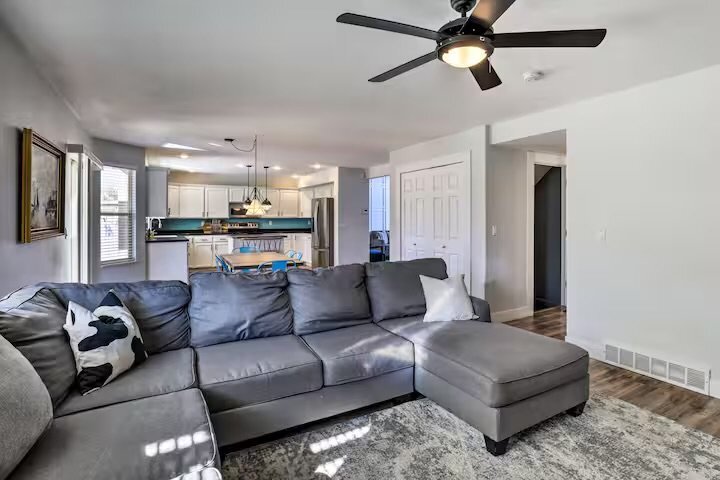 Building Photo - 4627 Seminole Cir