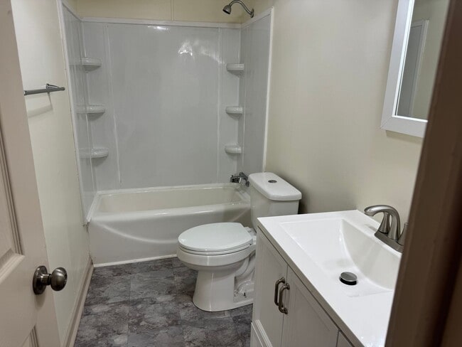 Building Photo - 3 Bedroom 2 Bathroom Home in Kingsport, TN