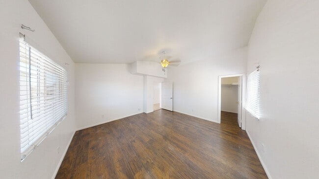 Building Photo - Huge 6BD/3BA on 63rd! (Lease out, pending ...