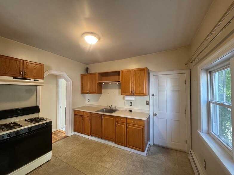 Building Photo - 71 Winchester St