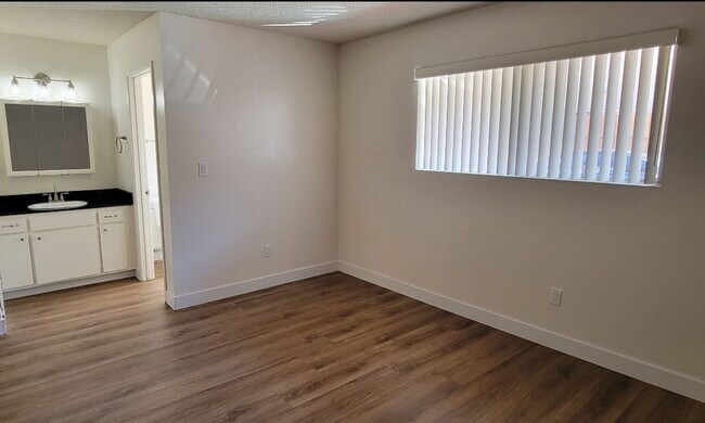 Building Photo - 7434 Mesa College Dr