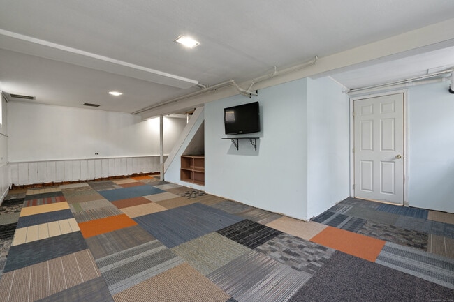 Building Photo - 486 Deercliff Rd