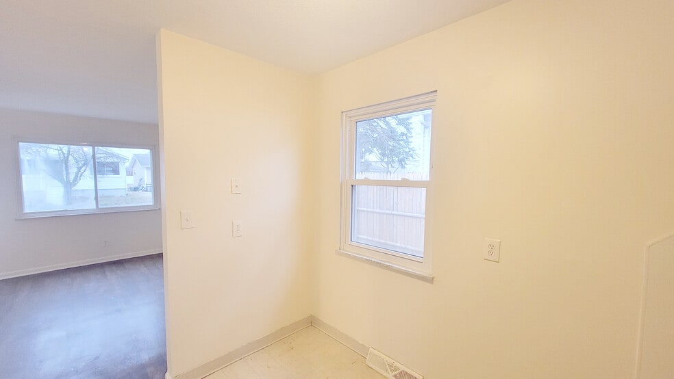 Building Photo - 544 Baltimore Ave
