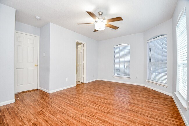 Building Photo - 3019 Red Oak Leaf Trail