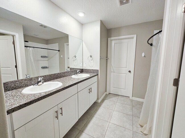 Building Photo - 10520 Strawberry Tetra Dr