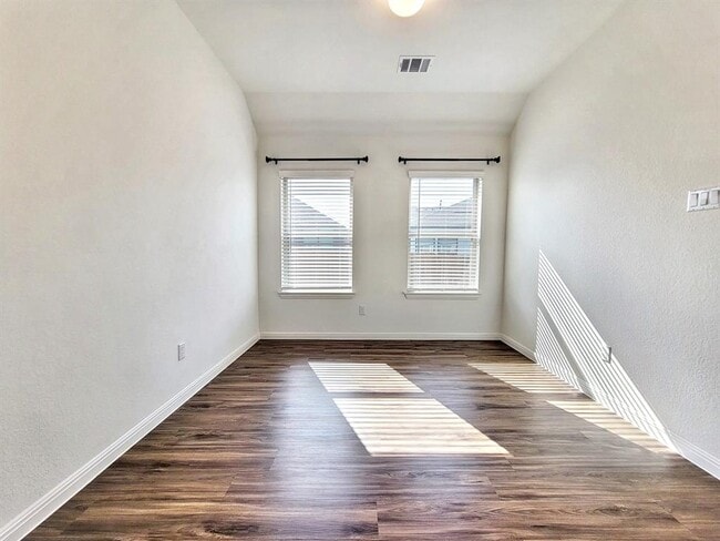 Building Photo - 610 Hereford Lp