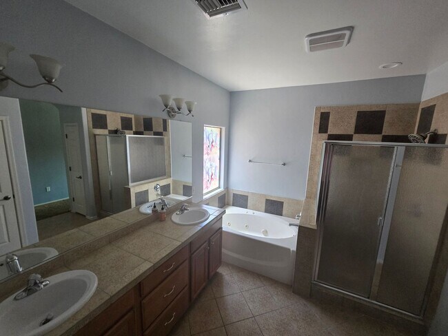 Building Photo - Must See 4 Bedroom Home in Sahuarita!  3 C...
