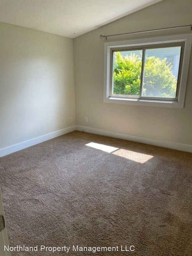 Building Photo - 3 br, 1.5 bath House - 3184 Rennie St