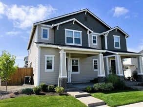 Building Photo - Modern Luxury Meets Convenience in Hillsboro