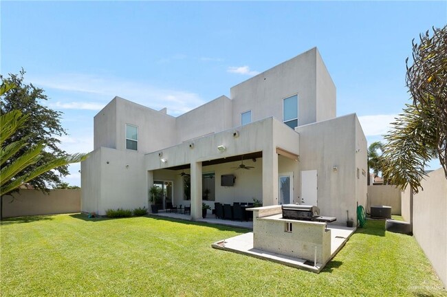 Building Photo - 22 Toronto Ave