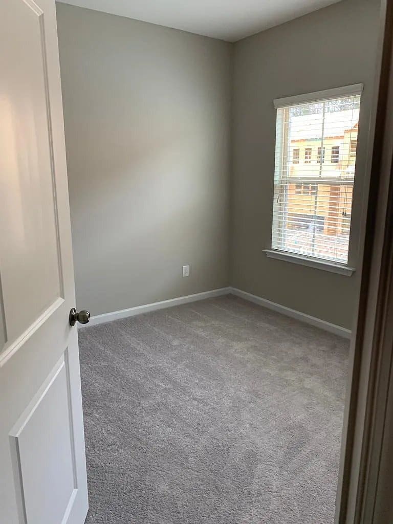 Building Photo - 256 Commons Ave