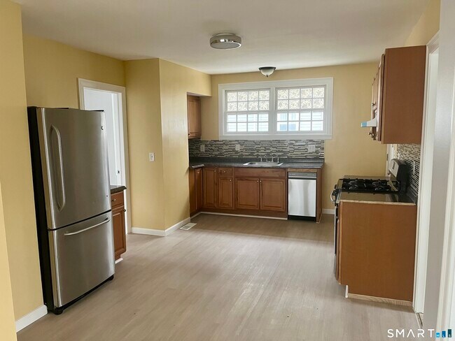 Building Photo - 98 Columbia St