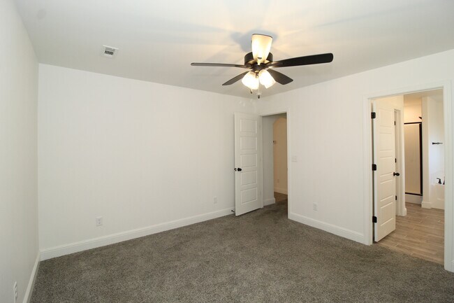 Building Photo - 1450 Ari Ave