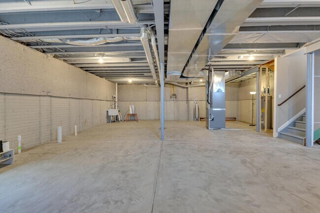 Building Photo - 2390 Glenvale Dr
