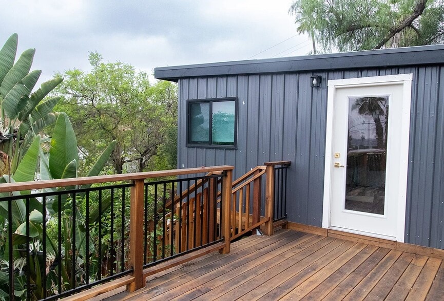 Building Photo - 647 Academy Rd