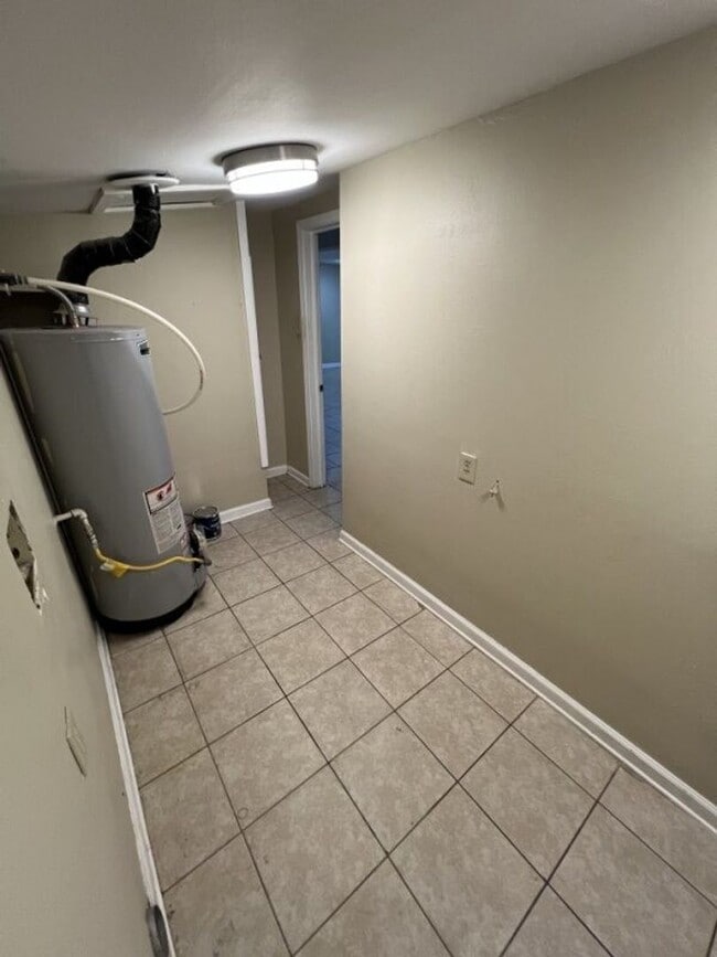 Building Photo - Newly updated!  3 bedroom, 1.5 bath home o...