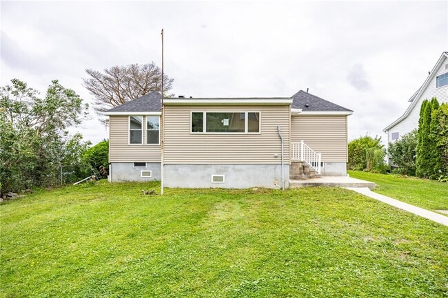 Building Photo - 200 Lakeshore Dr