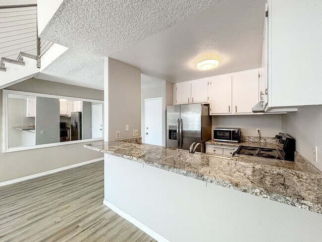 Building Photo - Spacious 1BD/1BA Condo in the Bay Ho Commu...