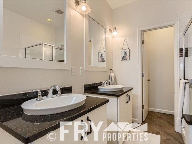 Building Photo - Furnished Townhome in RiNo
