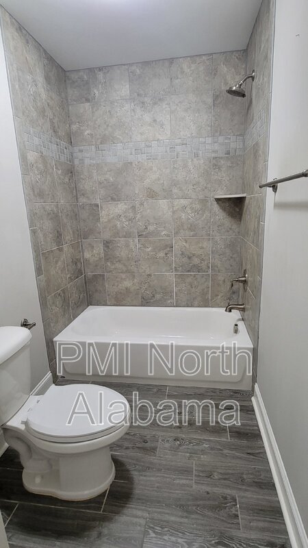 Building Photo - 130 Creekmound Dr