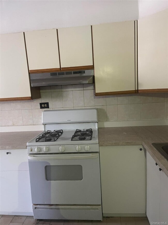 Building Photo - 152-72 Melbourne Ave