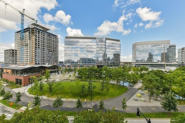 Building Photo - 2 Earhart St