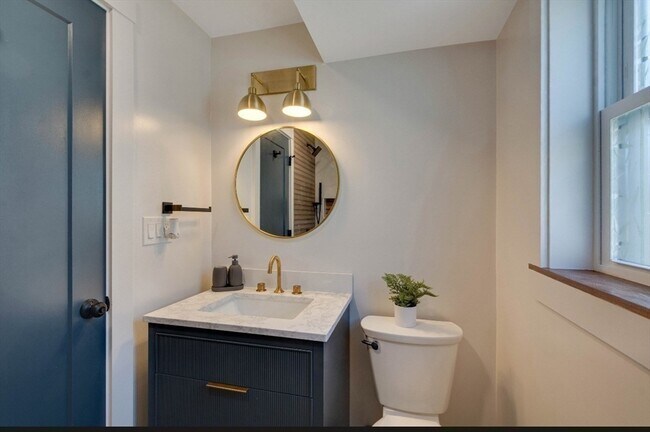 Building Photo - 85 Morton Ave