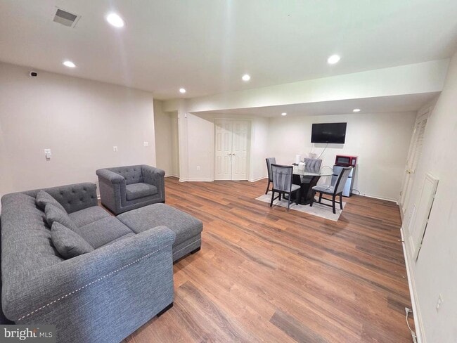 Building Photo - 2692 Cast Off Loop