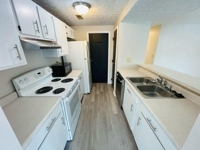 Building Photo - 4229 Briarwood Dr