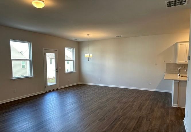 Building Photo - 71 Founders Dr