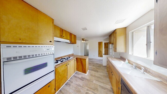 Building Photo - Charming 3 bedroom 2 bathroom in Yucaipa