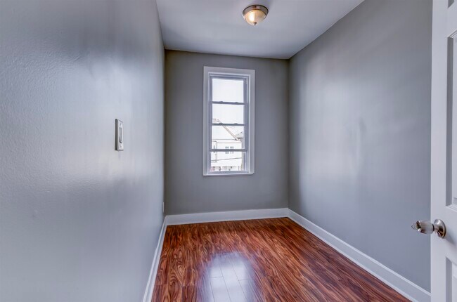 Building Photo - 98 Trask Ave