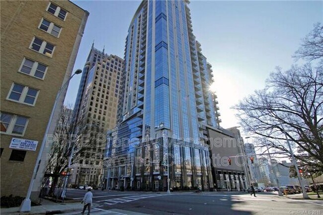 Building Photo - 333 W Trade St