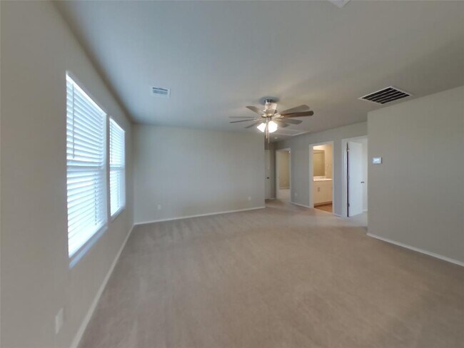 Building Photo - 5200 Saddle Clb Dr